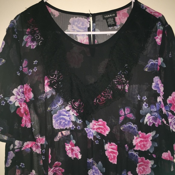 *NWOT* Torrid Sheer Empire Waist Top - Picture 3 of 6